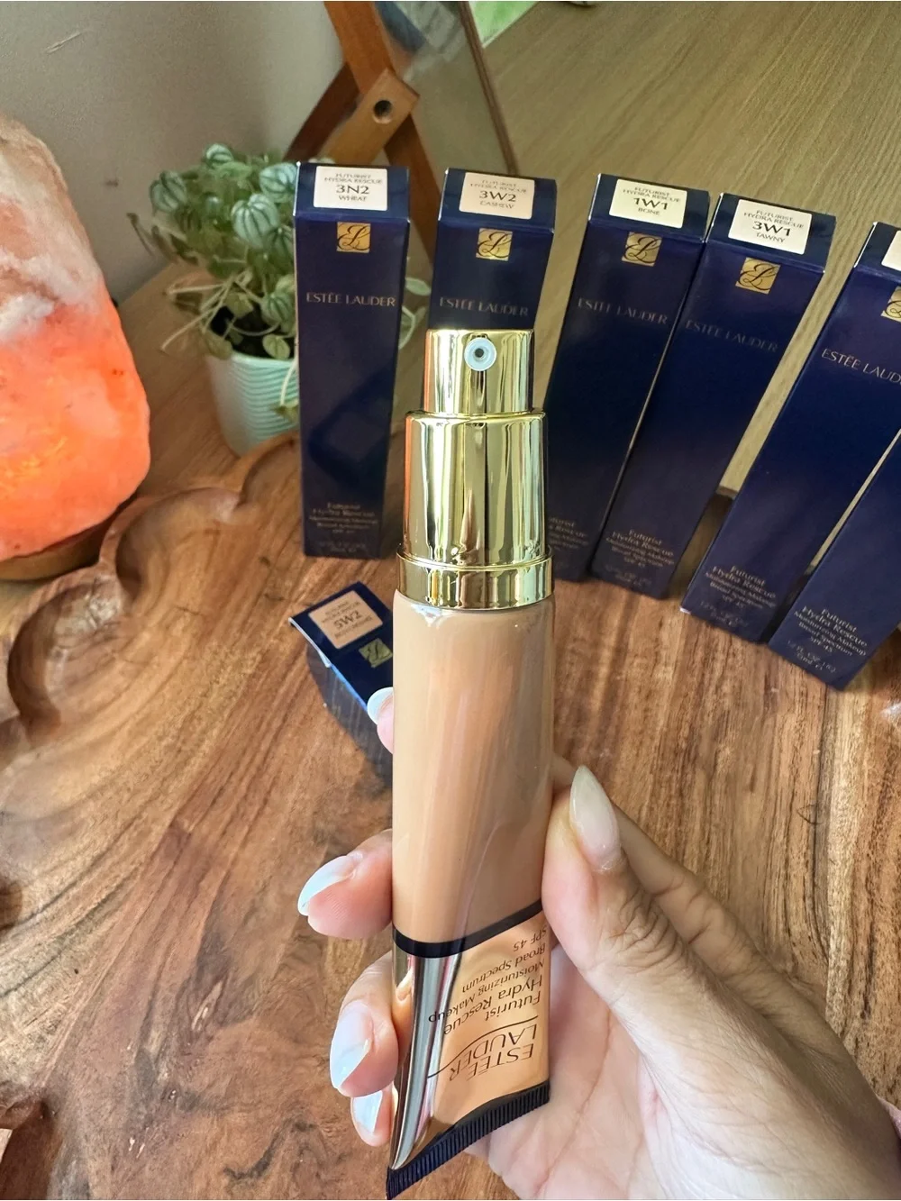Estee Lauder Futurist Hydra Rescue Moisturizing Makeup 5W2 Rich Caramel